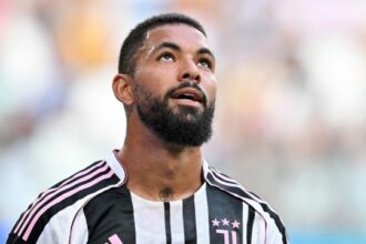 Juventus, spunta un gesto di Douglas Luiz che cambia tutto. Kolo Muani si avvicina: la strategia di Comolli