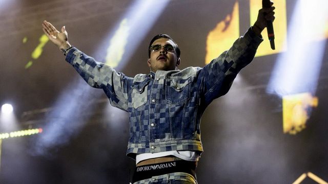 Napoli, Geolier rinuncia a ruolo speaker del Maradona per solidarietà a Decibel Bellini ma sul web è bufera