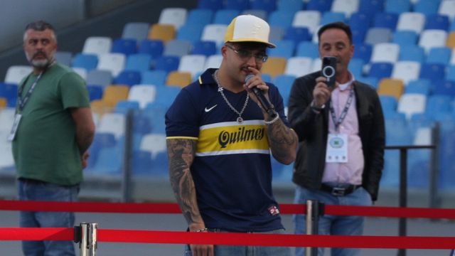 via lo speaker storico Decibel Bellini, attacco a Geolier