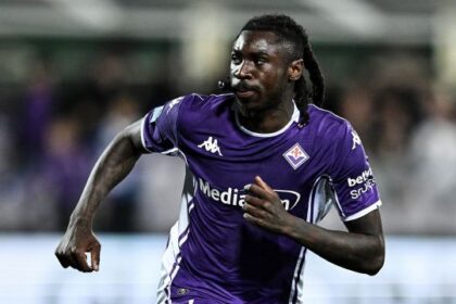 gol e rosso per una gomitata, ma il rinnovo scaccia Napoli è pronto