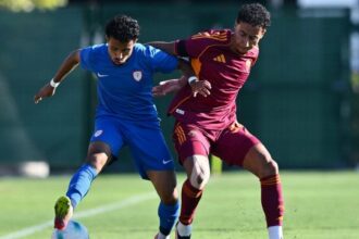 due rigori negati ma resta il gesto da applausi della curva