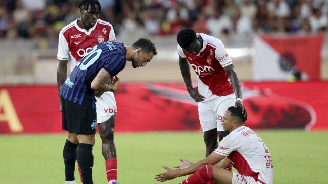 non solo il rosso inventato, primo tempo horror. Cori di scherno per Lautaro