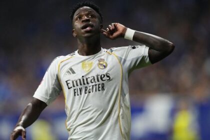 sbadiglia in panchina, entra, fa assist e gol, litiga, offende e viene zittito da Mbappè