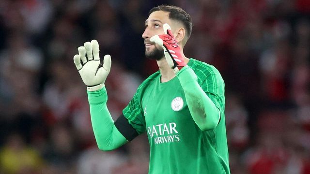 solo Kvara e Dembelè si schierano con lui. L'agente minaccia, il City lo blocca