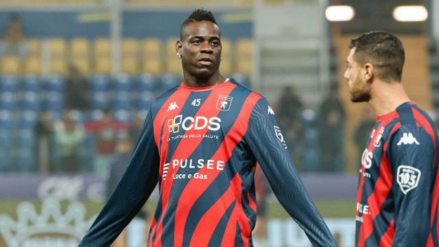 Balotelli, il fratello Enock all’attacco dopo le voci su Pavia e Milan Futuro. Mario festeggia il compleanno e svela un rimpianto