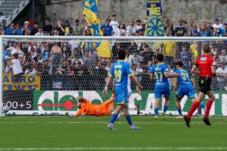 Pairetto va ko, debutta in B arbitro Vingo e succede di tutto, rigore ed espulsione