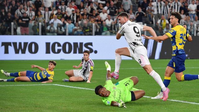 Vlahovic mette in crisi tutti, entra e segna sempre, cosa succede ora, dietrofront del web