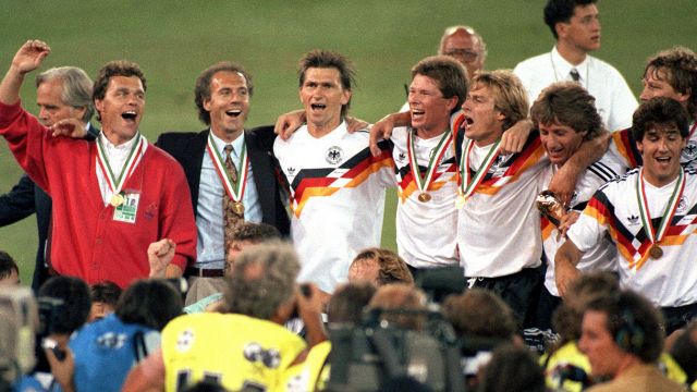 Morto Frank Mill, l'eroe della Germania di Italia 90 che vinse contro l'Argentina di Maradona nel Mondiale di Schillaci