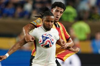 Milan-Nkunku, mossa disperata da 42 milioni. Tifosi in rivolta sui social: l’hashtag contro Furlani