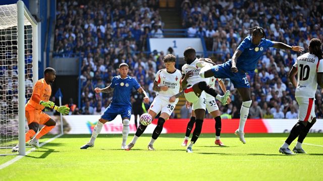 disastro Coubis, Allegri al tappeto e Dazn fa infuriare tutti. Leao la nota lieta