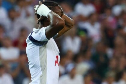 gli Spurs prendono posizione, web indignato