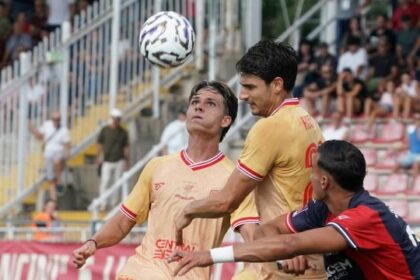 Brescia, vede nascere la figlia alle 5, poi entra e segna, caos a Carpi, paura a Gubbio