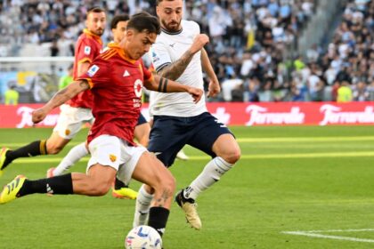 Serie A anticipi e posticipi: Lazio-Roma domenica 21 alle 12.30, Milan-Napoli domenica 28