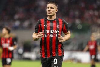 Milan, via Jovic e la 9 è senza padrone: non era mai successo