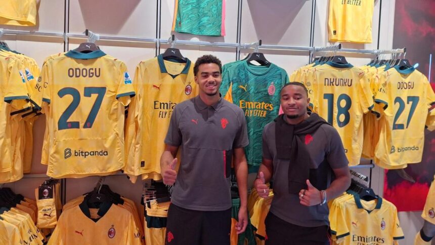 Nkunku al Milan, che entusiasmo: i tifosi portano i palloncini. E Odogu...