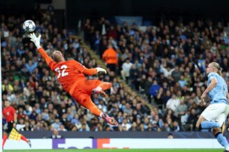 Champions League, Manchester City-Napoli 2-0: gol Haaland e Doku, espulso di Lorenzo