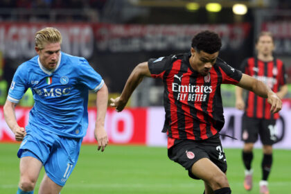 Il Milan in 10 batte il Napoli e lo aggancia in vetta - Calcio