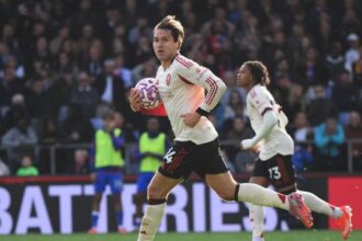 Liverpool, Chiesa lo rifà: entra, segna, ma non evita il ko. Tifosi pazzi di Fede: “È meglio di Wirtz”