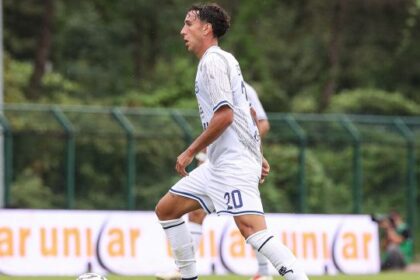 tre gol nei 13' finali, battuto in rimonta il Renate e primato in classifica