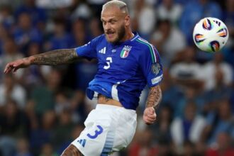 e quel telefonino in campo fa discutere