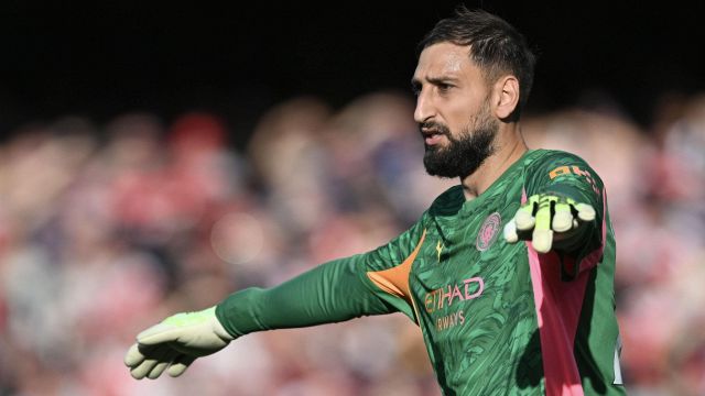 la prima topica di Gigio salva l'Arsenal nel recupero, Guardiola beffato