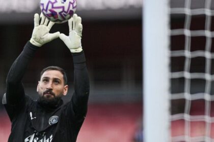 Manchester City, la papera di Donnarumma frutto di una profezia. Neville lo assolve: “È un animale”