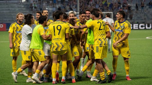 Incubo Salernitana, l’arbitro affossa i granata che crollano da 2-0 a 2-3 col Cerignola