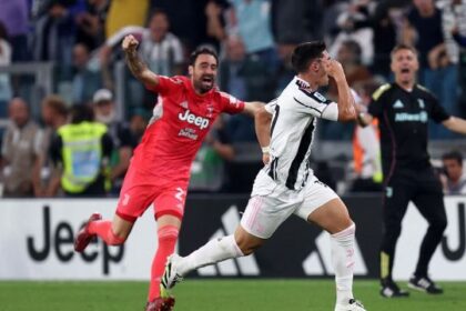 "L'arbitro aveva il fischietto in bocca prima del gol di Adzic". Tv e web in tilt