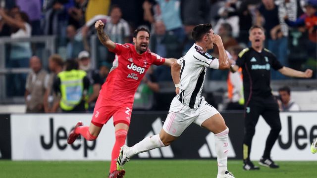 "L'arbitro aveva il fischietto in bocca prima del gol di Adzic". Tv e web in tilt