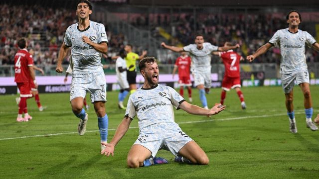 rigore negato e gol annullato non bastano, rosanero più forti dell’arbitro