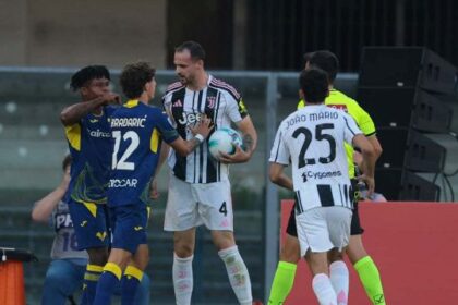 intervento del Var, rissa sfiorata tra Tudor e la panchina avversaria, gomitata a Gatti. Bufera su Rapuano