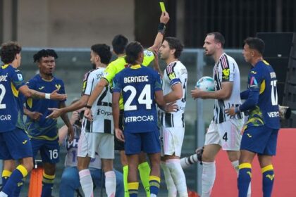 l’arbitro confonde tutto, anche chi ha procurato il rigore, manca un rosso, serata da incubo