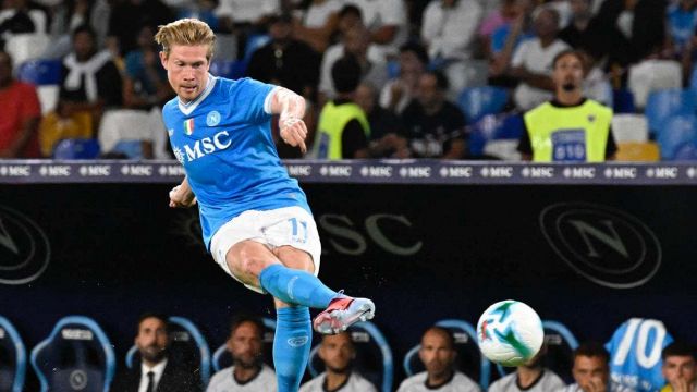 Napoli la regina del mercato, ultimo giorno decisivo per la Juventus, Fiorentina bocciata