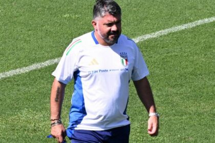 scatta la protesta sotto la casa del c.t. a Corigliano