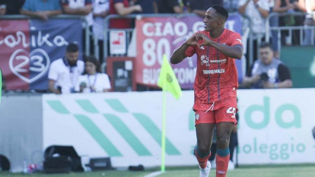 Cagliari-Parma, il balletto di Mina mette nei guai Cuesta e Felici completa l’opera. Caprile strizza l’occhio alle big