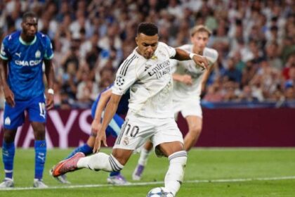 rigore dubbio, le proteste di De Zerbi. Follia Carvajal