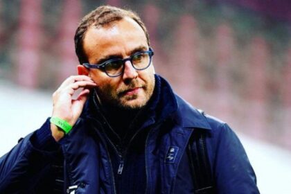 attacca i tifosi e ridimensiona il club, social in rivolta