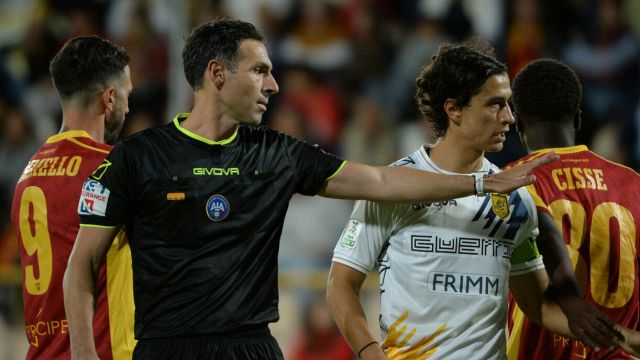 rosso, rigore revocato e finale surreale al 96’ aspettando il Var