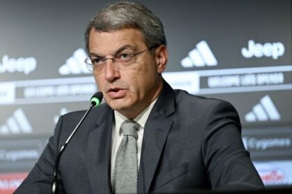 le parole del dg infiammano la piazza