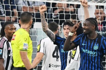 Inter, le risate di Thuram sul check del Var scatenano la rabbia dei tifosi