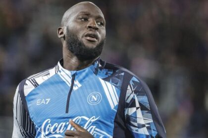 Napoli, Lukaku, muore il padre e il bomber piange sui social: i messaggi dei compagni