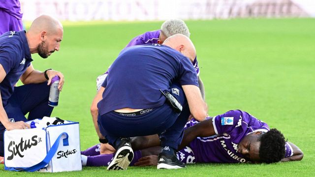 Esordio surreale per Lamptey alla Fiorentina, infortunato al ginocchio e già operato con la stagione in forse