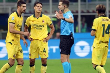 arbitro in tilt, il Var non l’aiuta, quanti errori che fanno infuriare Allegri, mancano rosso e rigore