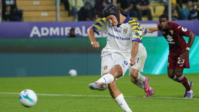Pellegrino bulldozer col caschetto, Ngonge in palla, Vlasic evanescente