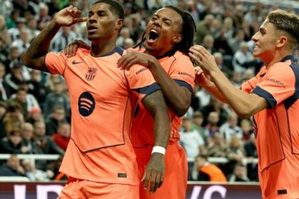 Champions, la classifica completa, quante sorprese. Rashford già re di Barcellona, Eintracht a valanga