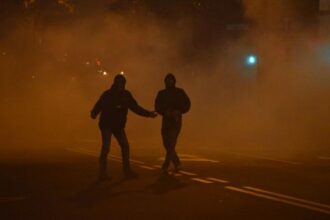 Nizza-Roma, ultras pronti alla guerriglia con bastoni e coltelli, 102 tifosi fermati. Il motivo della rivalità
