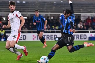 Ricci illude, Lookman evita il rosso e trova il gol. Gimenez da dimenticare