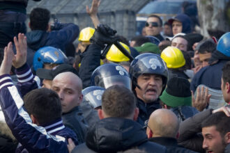 Champions League: fermati ed espulsi da Eindhoven oltre 200 tifosi del Napoli. Il legale: 'Marchiati con un numero dalla polizia' - Calcio