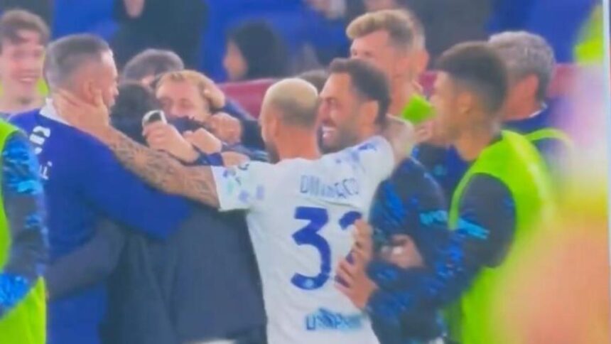 Chivu e l'abbraccio di Roma-Inter: la foto virale