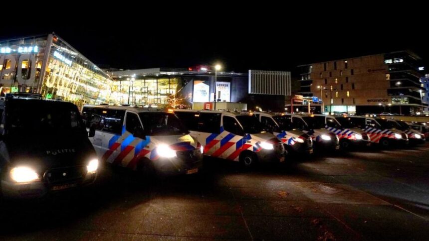 Tifosi Napoli espulsi in Olanda: "Volevamo solo una birra, noi circondati e arrestati"